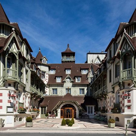 Hotel Barriere Le Normandy Довил Екстериор снимка