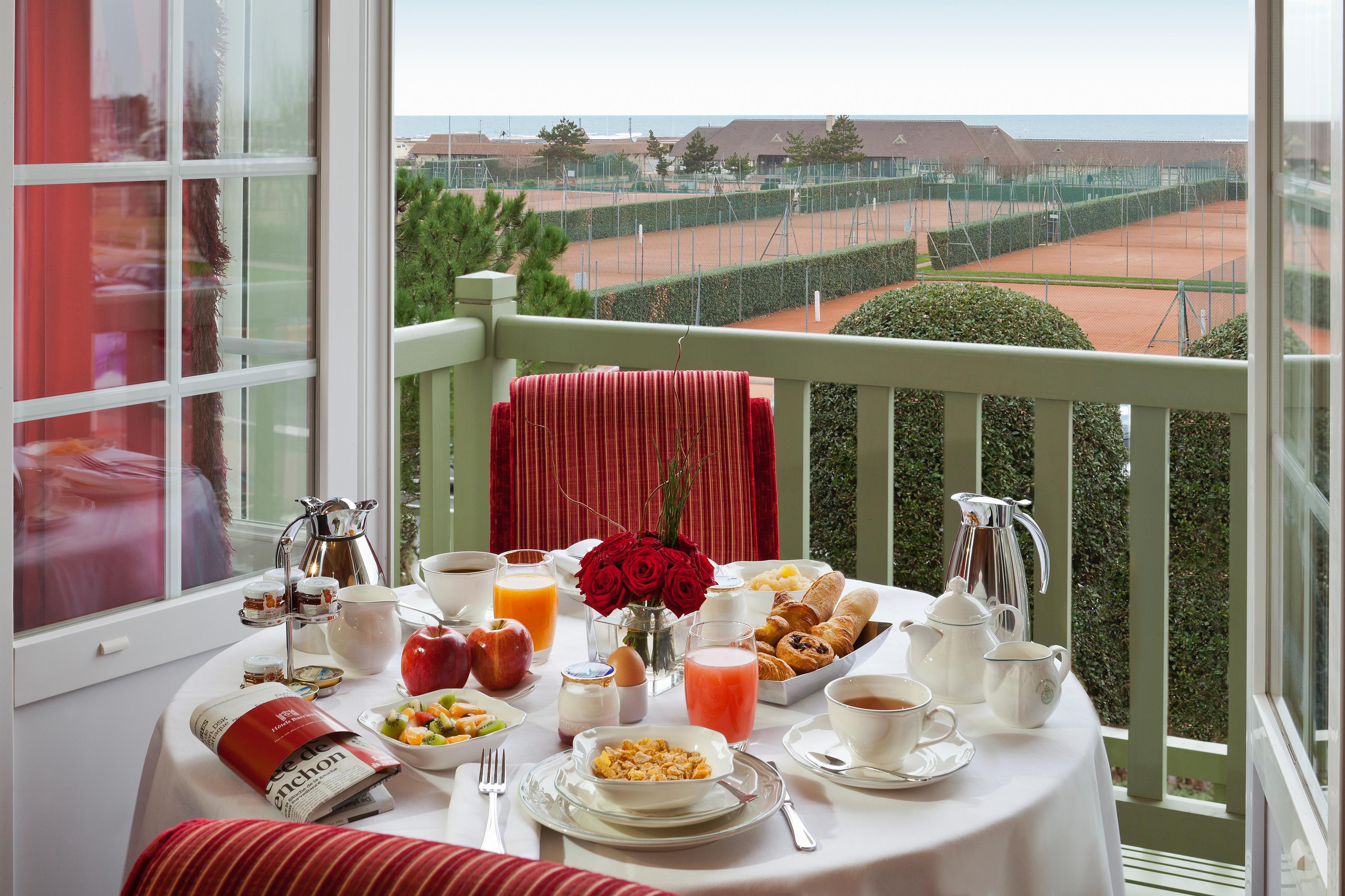 Hotel Barriere Le Normandy Довил Екстериор снимка