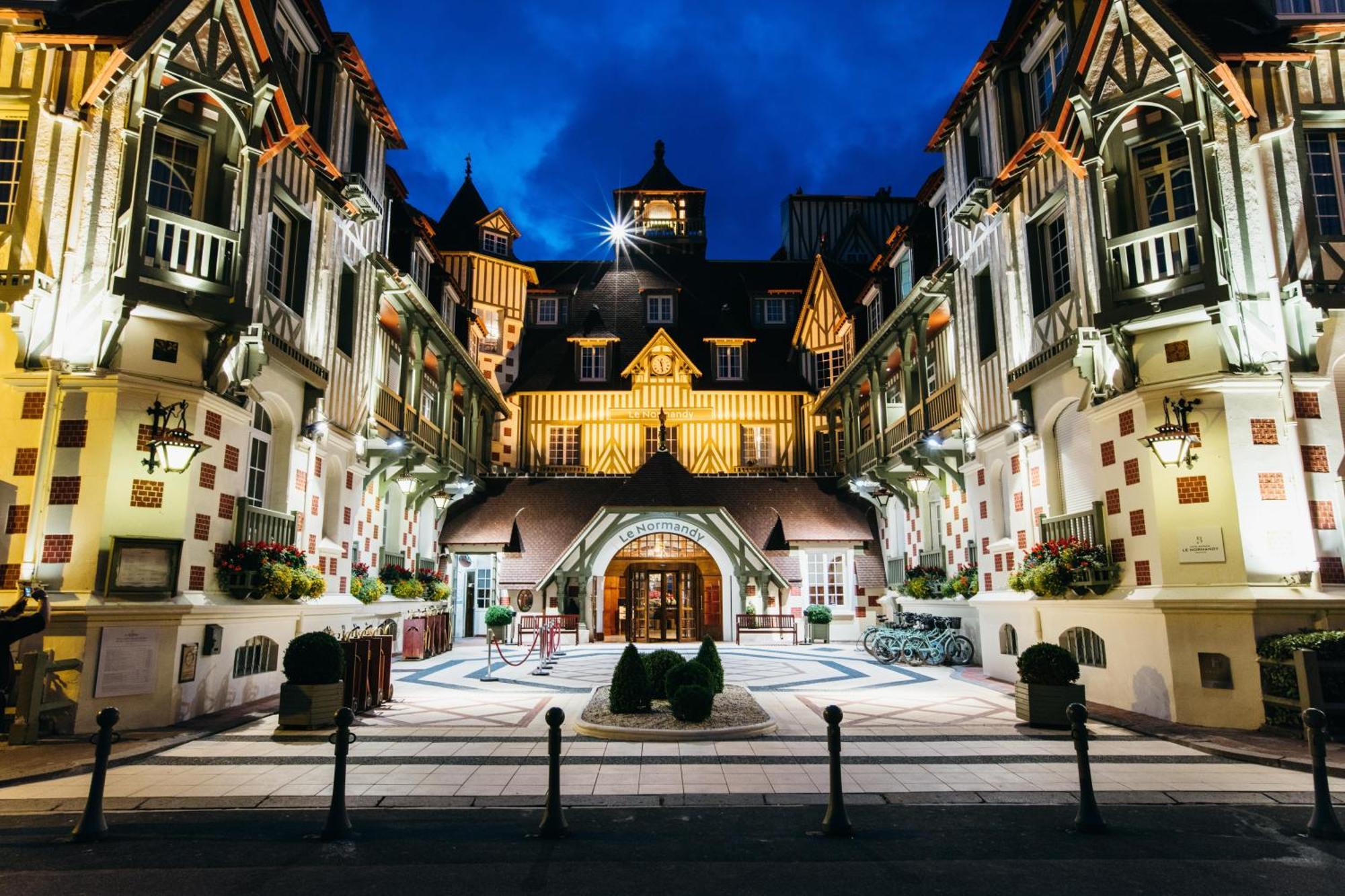 Hotel Barriere Le Normandy Довил Екстериор снимка