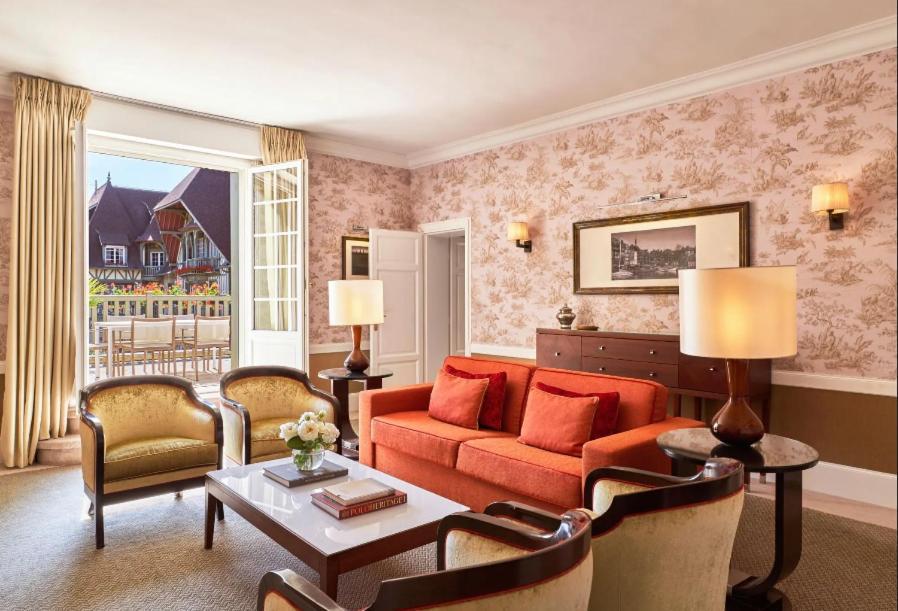 Hotel Barriere Le Normandy Довил Екстериор снимка