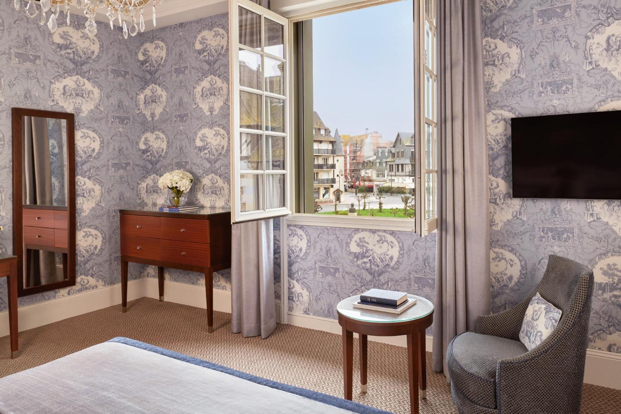 Hotel Barriere Le Normandy Довил Екстериор снимка